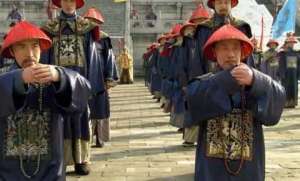 明朝皇帝对臣子都低三下四的 清朝时期为何反过来