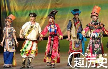 羌族服饰简介 羌族男女习惯穿啥样的衣服