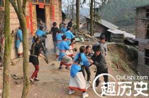 在苗族婚礼中的半路“抓亲"究竟是怎么回事