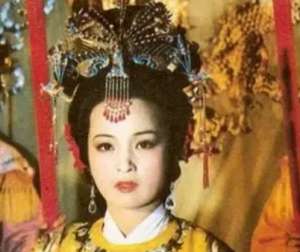 红楼梦中元春回到贾府后为何会哭？