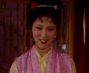 寿怡红夜饮时，袭人为何扶芳官在宝玉身边躺下？