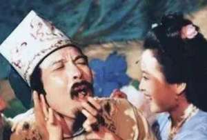 红楼梦中贾珍与贾蔷的关系为何会那么好？