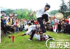 彝族节日  跳弓节是那坡彝族村寨的传统节日