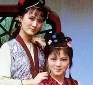 红楼梦袭人和宝玉偷试的事情所有人都知道吗，是谁谁出去的？