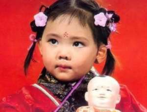 红楼梦中，贾琏和王熙凤的女儿巧姐是被谁卖掉的？