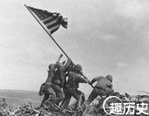 二战经典插旗照被质疑是摆拍 美国海军展开调查