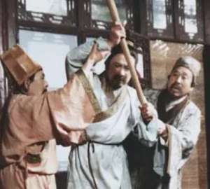 红楼梦中贾政对宝玉下狠手的原因是什么-