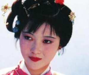 红楼梦中邢岫烟串门的背后有何深意？