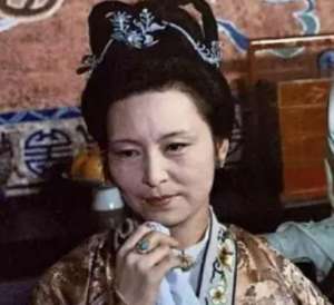 红楼梦中王夫人清算怡红院的背后是什么真相 ？
