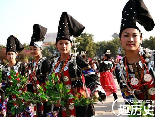 景颇族人穿什么衣服 景颇族服饰特点