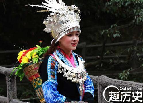 土家族的风俗习惯  土家人嘴上的“子”是什么意思