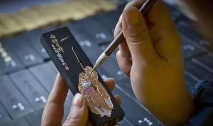 徽墨是一种综合性的艺术珍品，它在古代有着怎样的美誉？