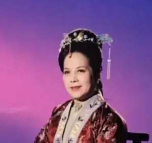 红楼梦中邢夫人与王夫人是什么地位？有何不同？