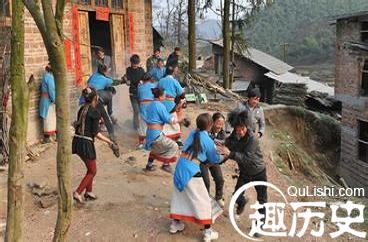 在苗族婚礼中的半路“抓亲"究竟是怎么回事