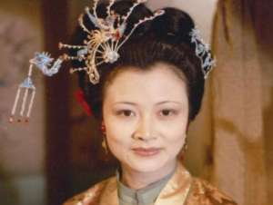 红楼梦中，尤氏和李纨为什么装病？