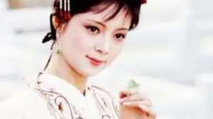 《红楼梦》薛宝钗不爱打扮，为何却戴红麝串？