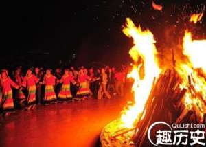 彝族文化习俗  彝族人火塘会是做什么的？