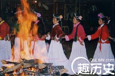 揭秘裹草帘子舞：普米族尝新节上的舞蹈