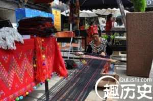 景颇族习俗 景颇族制作织锦时有和习俗