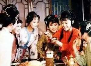 红楼梦中柳嫂子在贾府中是干什么的？