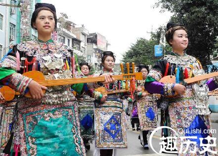 侗族银饰  侗族的银饰在民族生活中有什么作用