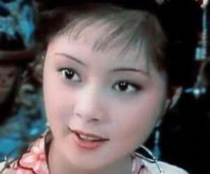 红楼梦中薛宝钗与王熙凤二人之间有何相似之处？