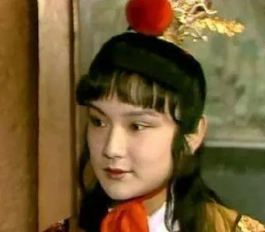 红楼梦中宝玉去梨香院时都碰到了哪些人？有何含义？