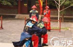 古代人的袖子能装东西不掉-抡着还能当武器