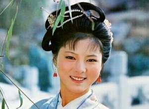红楼梦中，贾母为什么在元宵节期间公开批评袭人？
