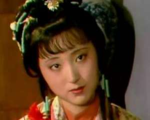红楼梦送宫花时，黛玉对周瑞家的态度为何不好？