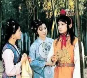 红楼梦中宝玉说凭他怎么后手不接，也短不了咱们两个人的是什么意思？