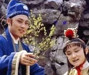 红楼梦中贾琏和贾宝玉在贾府是什么地位？