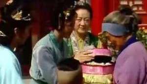 《红楼梦》刘姥姥的幽默，其实是底层人的无奈之举