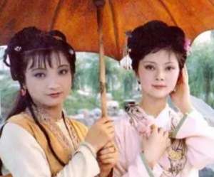 红楼梦中宝钗与李纨之间有何相似之处？