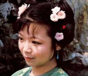 红楼梦中坠儿是什么人？她是什么结局-