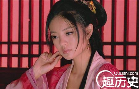 皇帝为一女人做了小三 两人私会原配趴在床底下