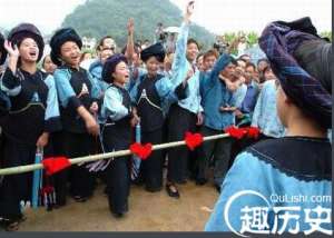 布依族服饰  男装女装和童装各有什么特点