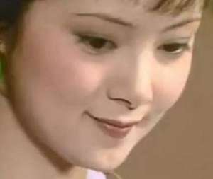 红楼梦中香菱与宝钗之间的关系怎么样？