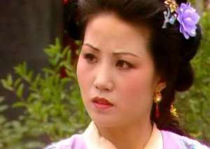 红楼梦中赵姨娘得到的丧葬费为什么比袭人还少？