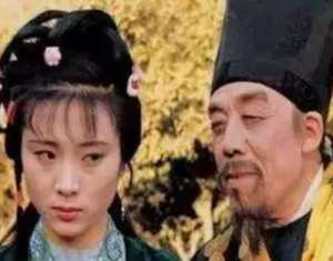 红楼梦中贾赦想纳鸳鸯为妾是看中了她什么？
