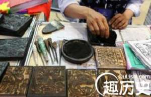 白族独特的木刻纸画“甲马纸”是什么样的