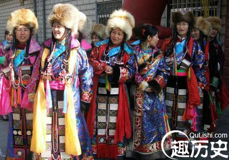 藏族服饰  藏族服饰的主要特点是什么