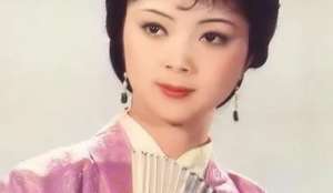 《红楼梦》薛宝钗作为千金大小姐，为什么那么爱打听别人隐私？