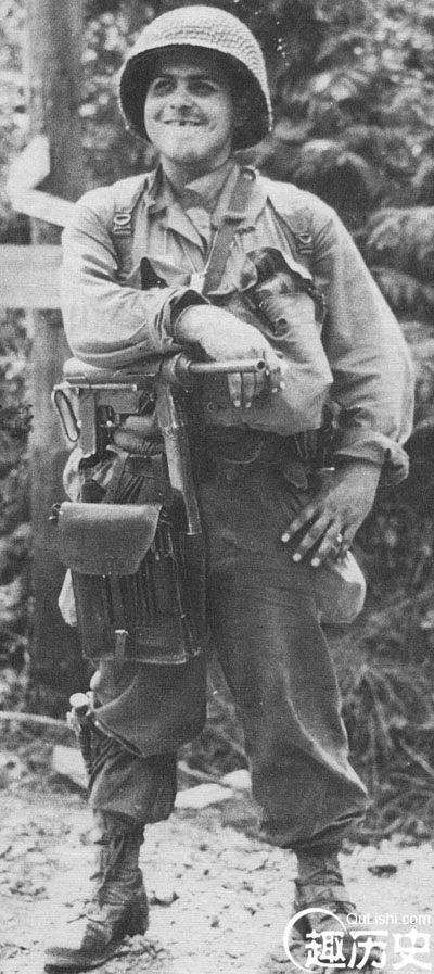 美国设计的一次性冲锋枪 日本至今还在用