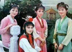 红楼梦中贾府的大丫鬟有钱，为什么不为自己赎身呢？
