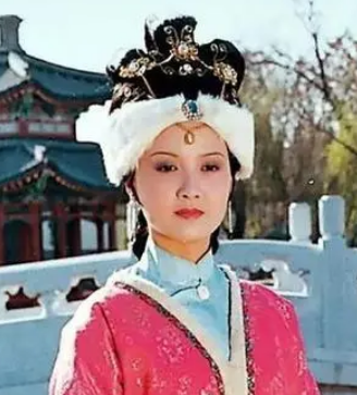 红楼梦一书中，为何很少看到王熙凤说起自己的父亲？