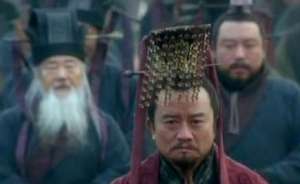 在青梅煮酒论英雄时，曹操为何说袁绍和袁术不是英雄？