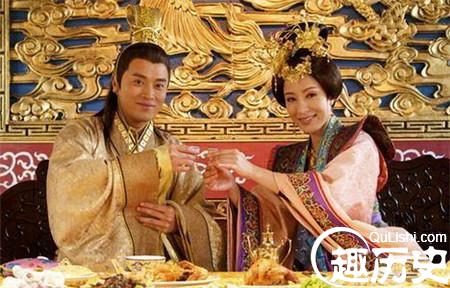 为何皇帝登基后第一件事 要娶大17岁的奶妈-