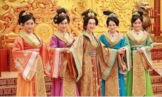 皇帝送给继子10个美女，他为什么拒绝了？