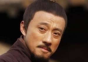 袁术攻打小沛时，吕布都做了些什么？他为什么要帮助刘备